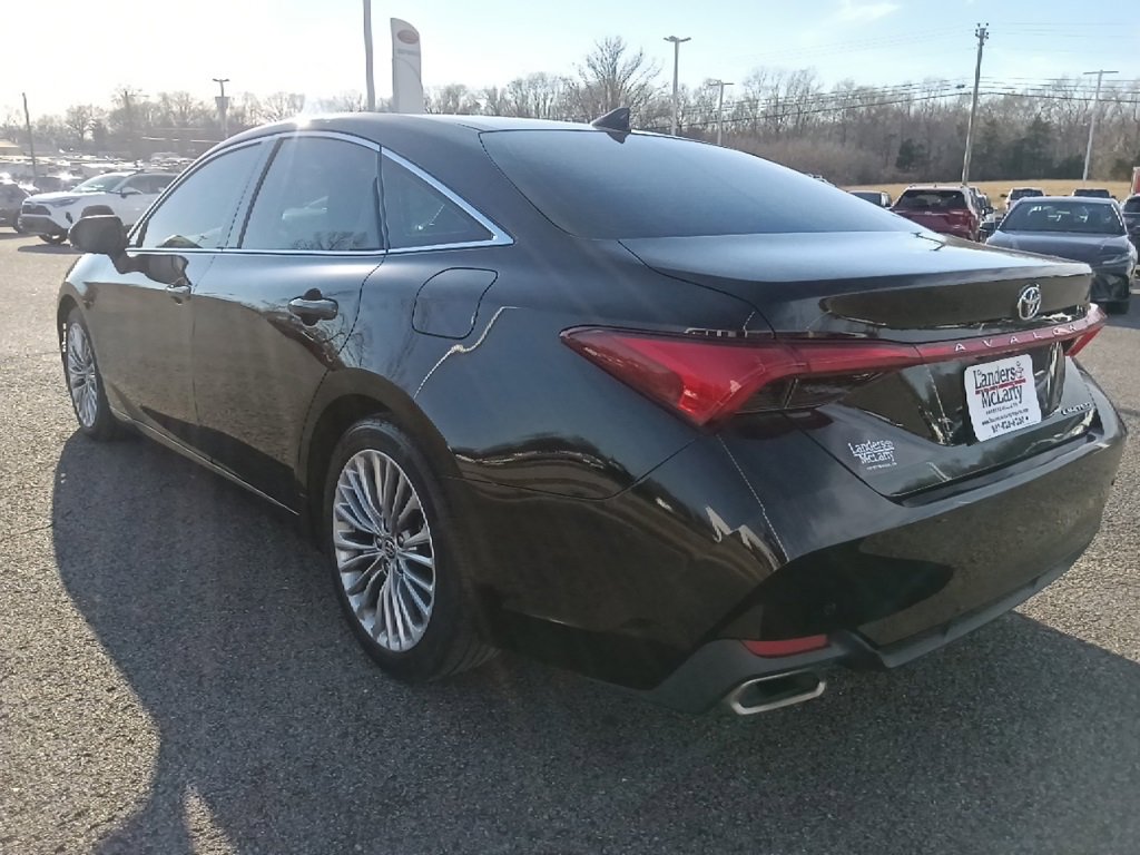 Used 2021 Toyota Avalon Limited image 5