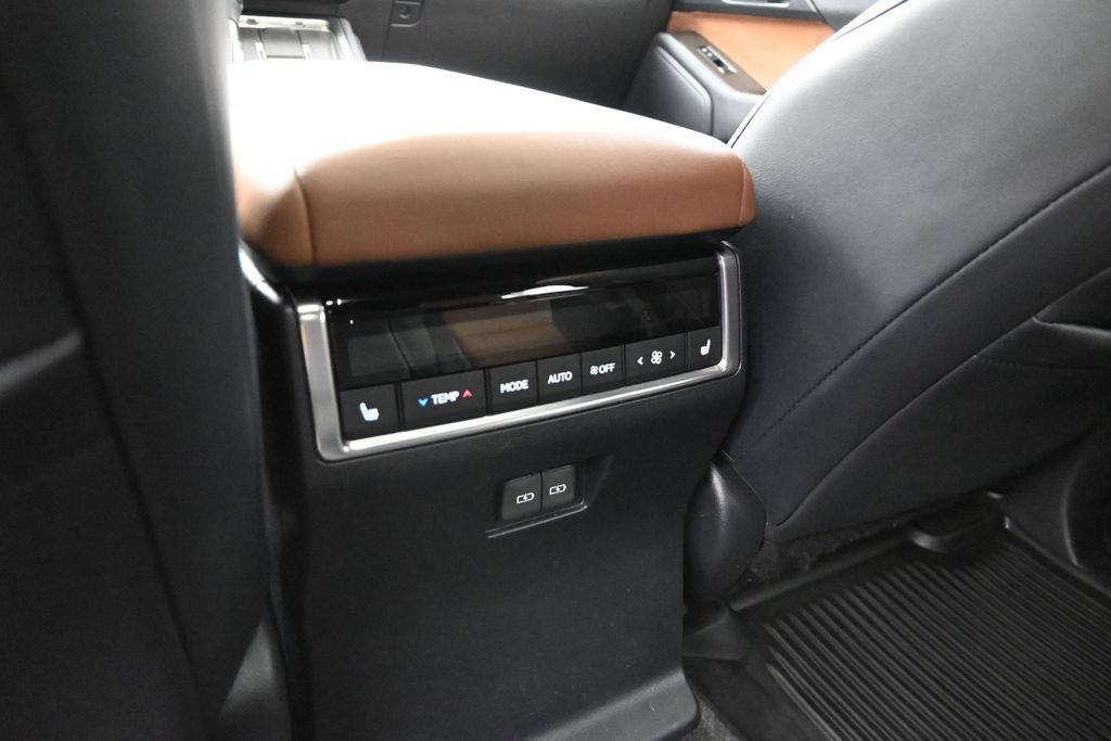 Used 2026 Lexus GX 550 w/ Accessory Package (2T) AWD/4WD image 25