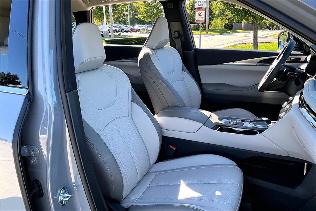 Certified 2027 INFINITI QX60 Luxe w/ Cargo Package AWD/4WD image 28