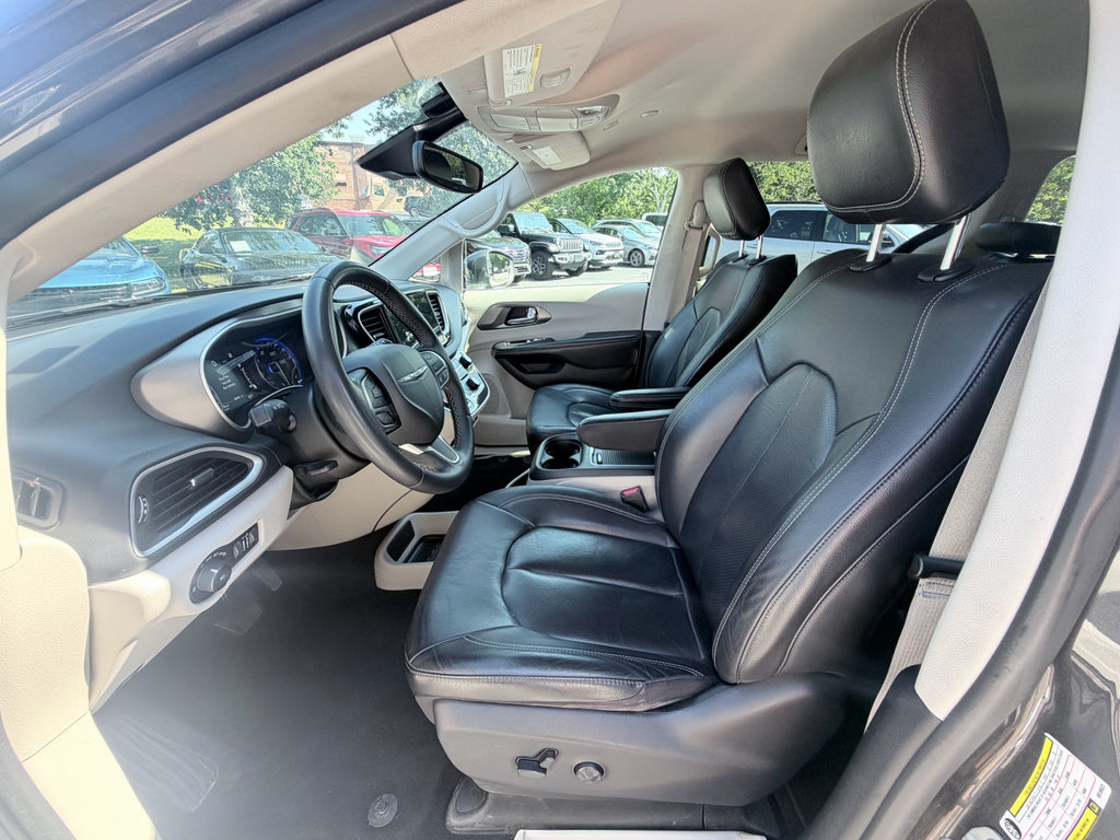 Used 2022 Chrysler Pacifica Touring-L FWD image 22