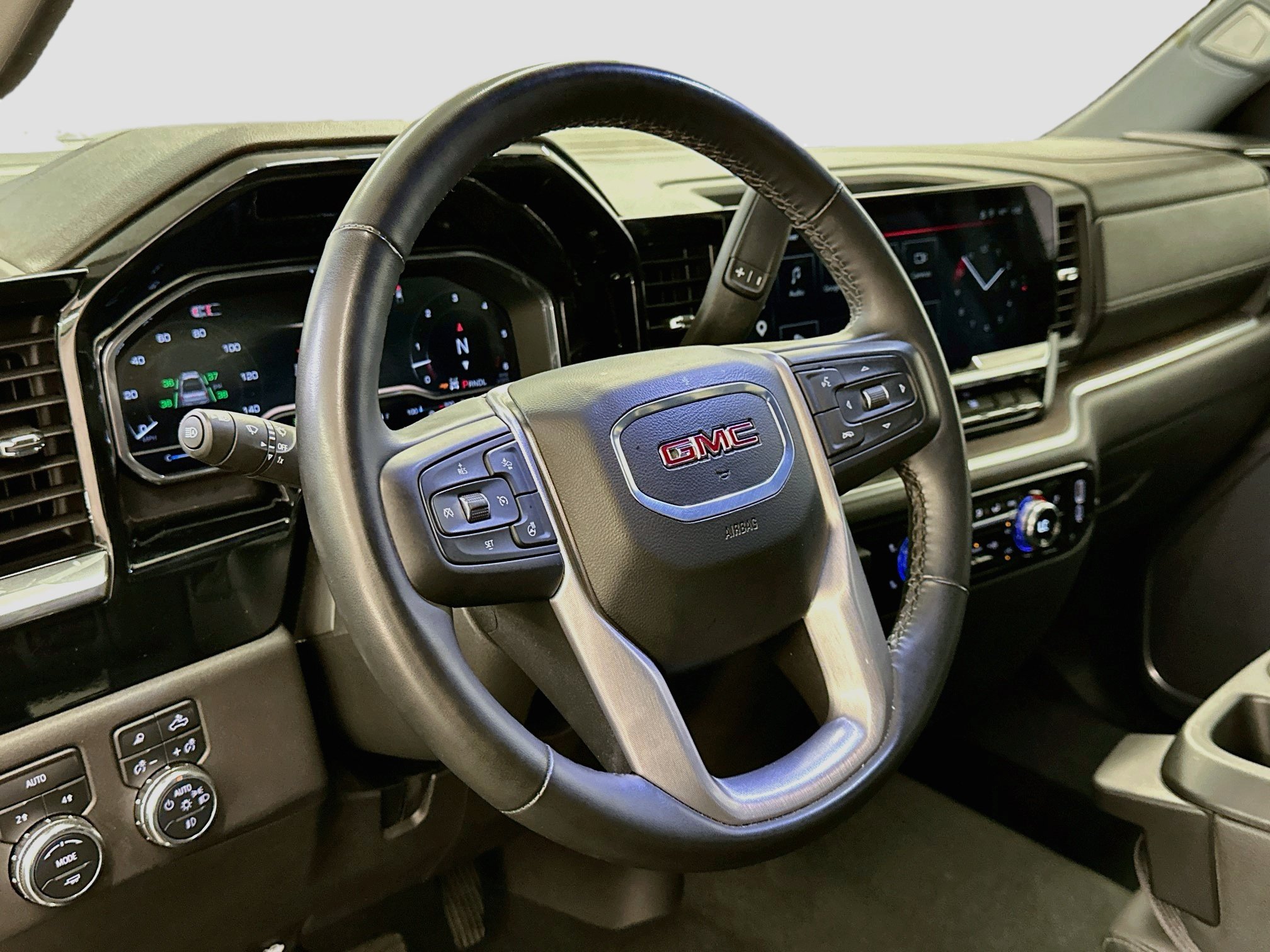 Used 2025 GMC Sierra 1500 SLT AWD/4WD image 18