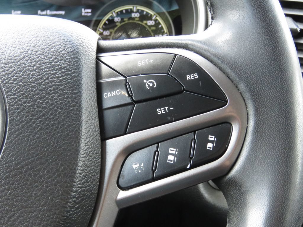 Used 2022 Jeep Cherokee Limited AWD/4WD image 23