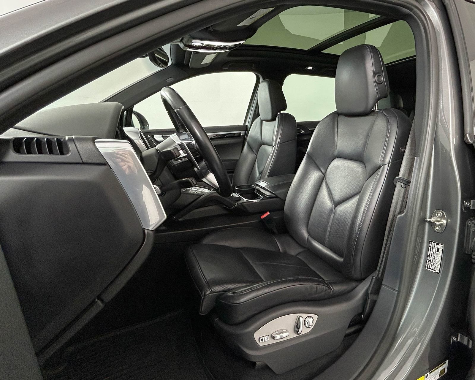Used 2018 Porsche Cayenne AWD/4WD image 5