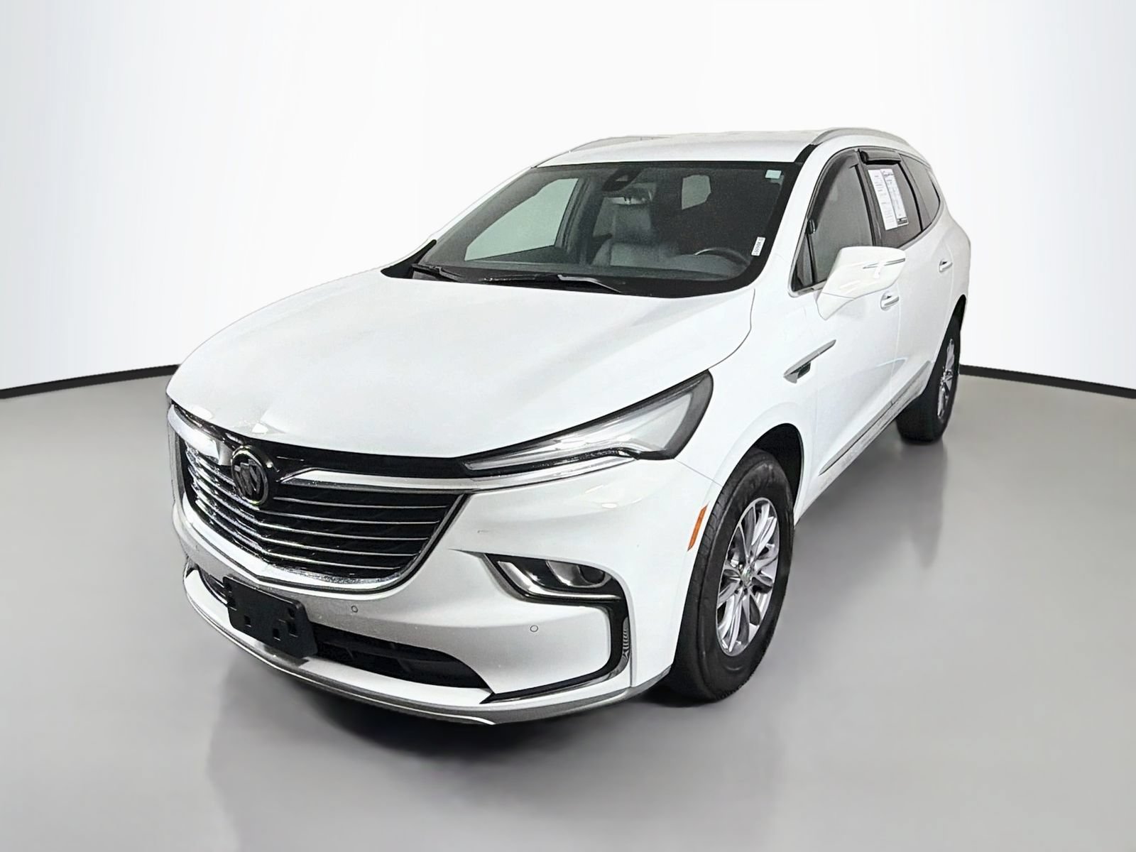 Used 2024 Buick Enclave Essence FWD image 3
