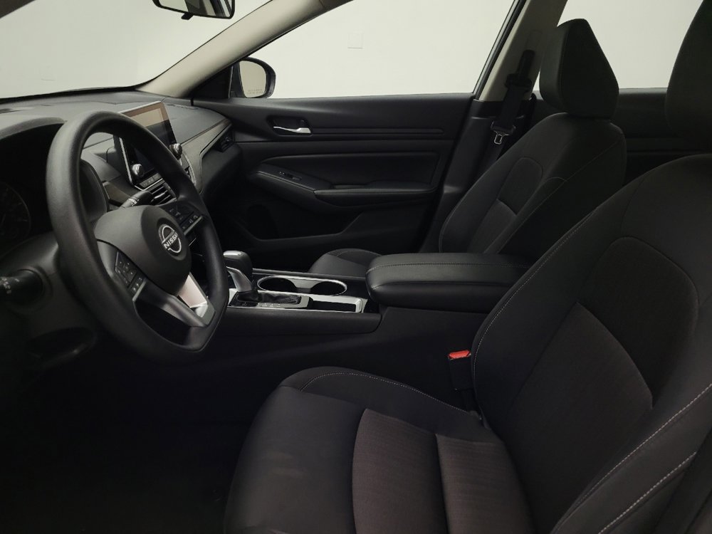 Used 2024 Nissan Altima 2.5 SV image 17