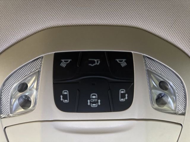 Used 2024 Chrysler Pacifica Touring-L image 13