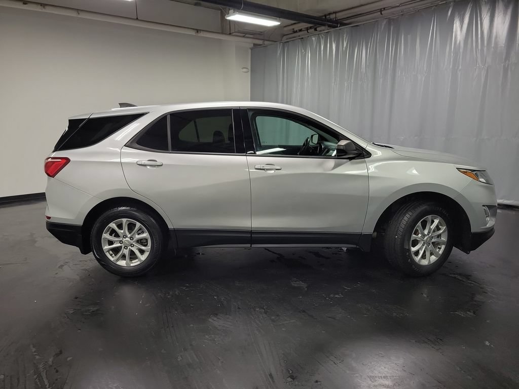 Used 2019 Chevrolet Equinox LS w/ LS Convenience Package AWD/4WD image 9