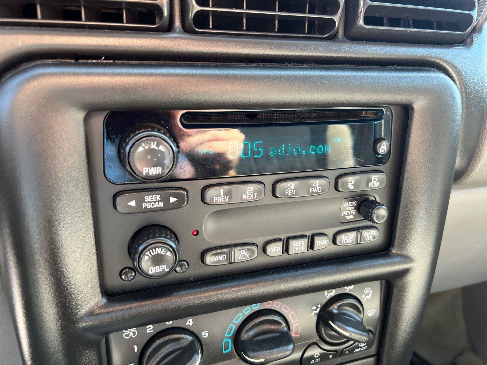 Used 2004 Chevrolet Venture LS w/ Easy Order Package FWD image 28