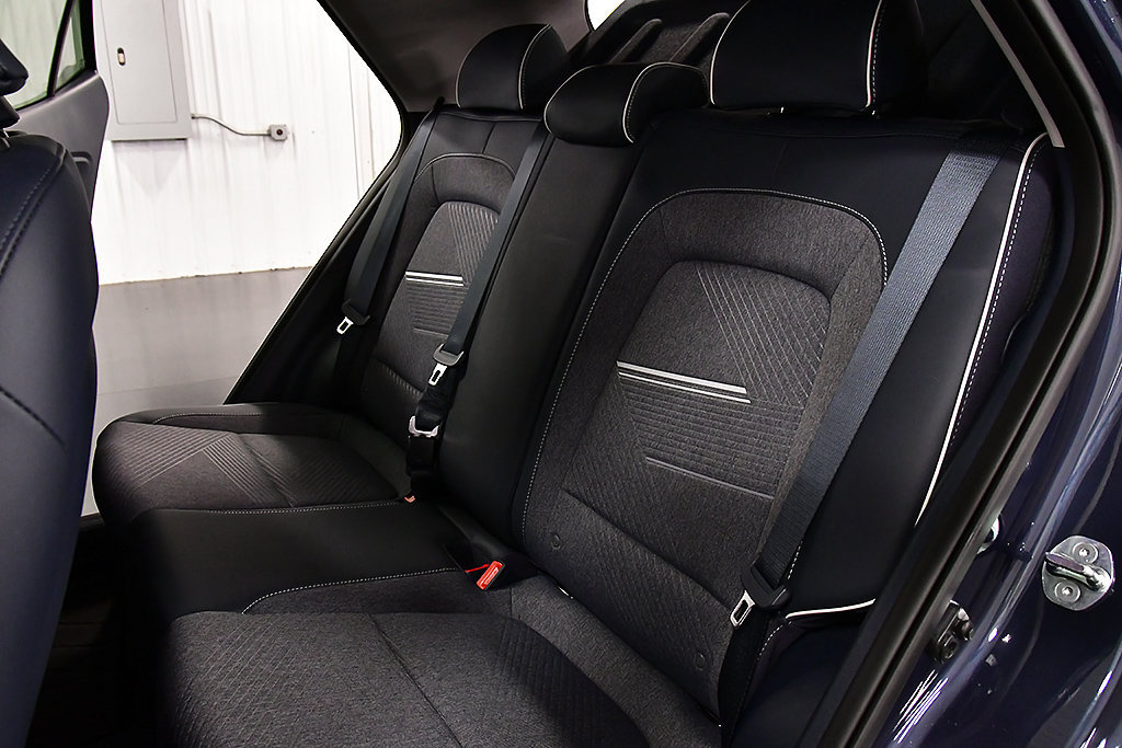 Used 2025 Hyundai Venue Limited FWD image 30