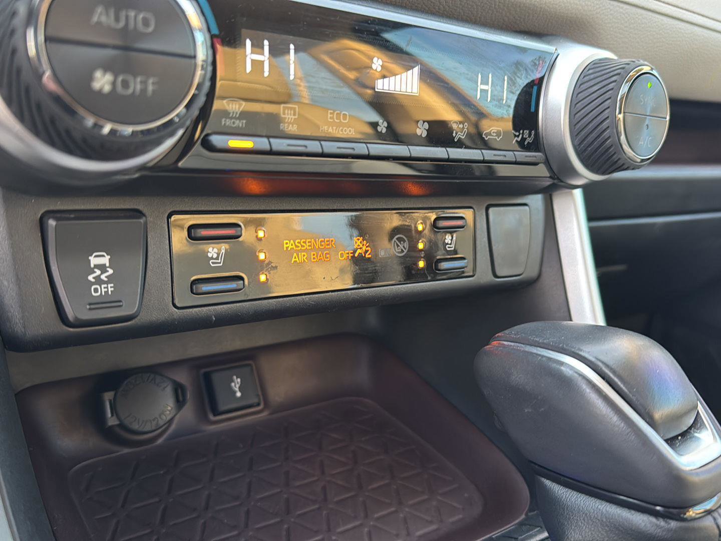 Used 2022 Toyota RAV4 Limited image 23