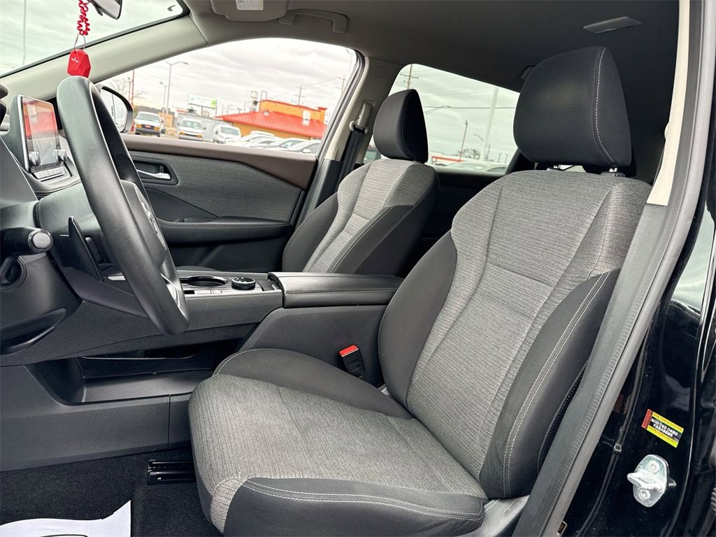 Used 2021 Nissan Rogue SV image 11