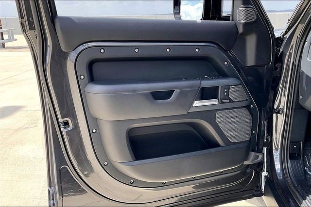 Used 2022 Land Rover Defender 110 X image 27