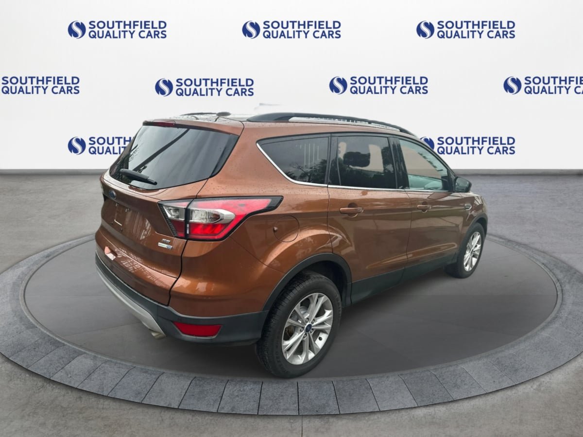 Used 2017 Ford Escape SE w/ Equipment Group 201A AWD/4WD image 7