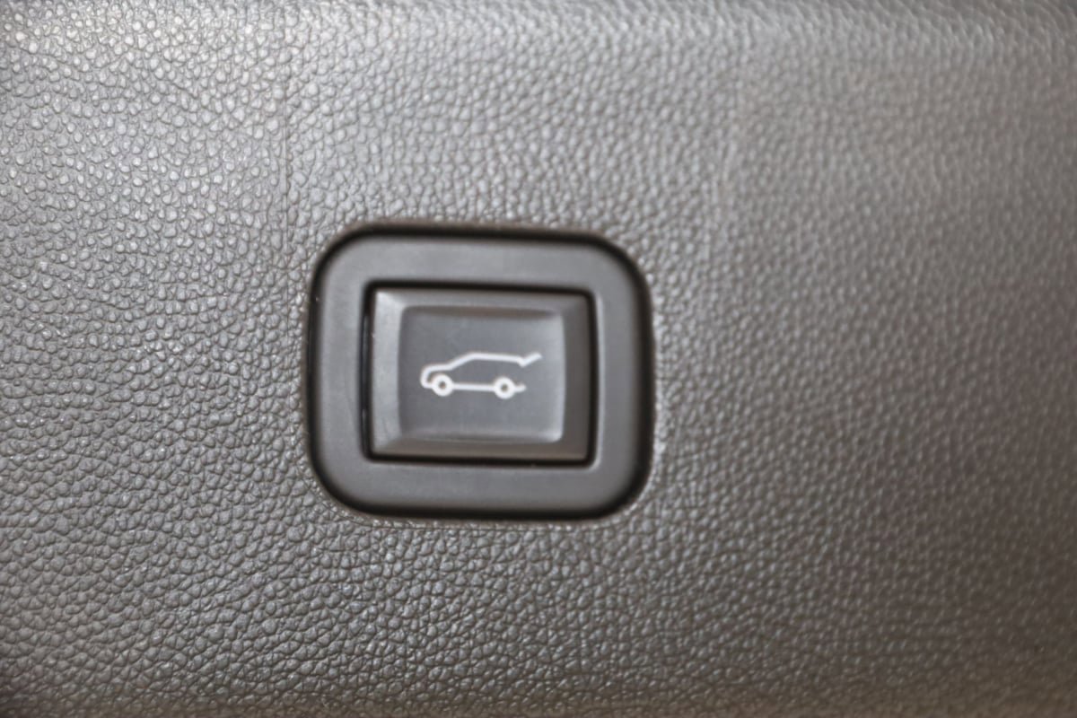 Used 2023 Buick Enclave Essence AWD/4WD image 49