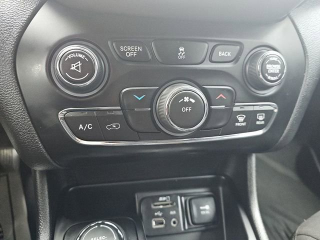 Used 2017 Jeep Cherokee Latitude w/ Comfort & Sound Group image 30