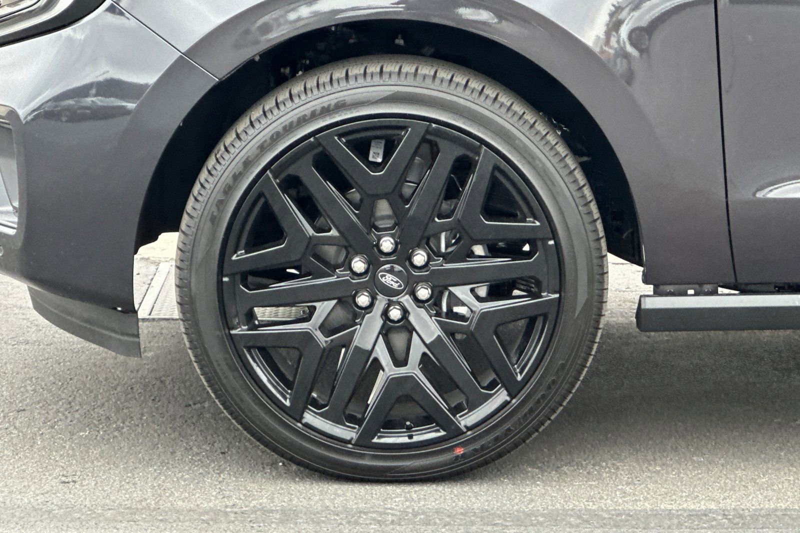 New 2026 Ford Expedition Max Platinum w/ Stealth Performance Package AWD/4WD image 26