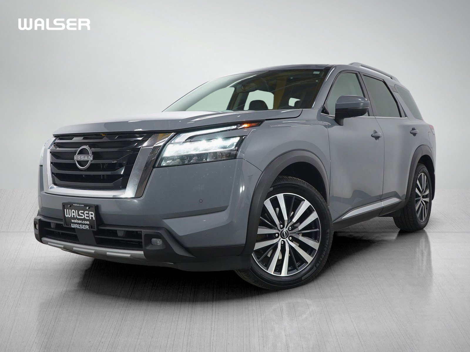 Used 2022 Nissan Pathfinder Platinum image 1