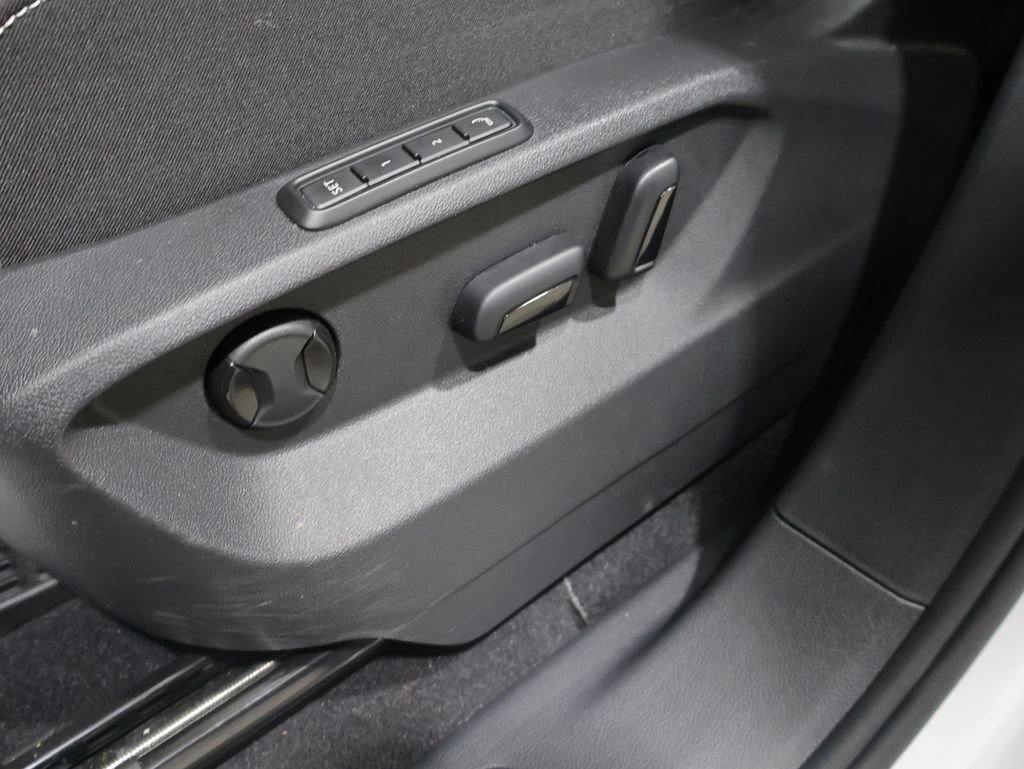 Used 2025 Volkswagen Atlas SEL Premium R-Line image 11