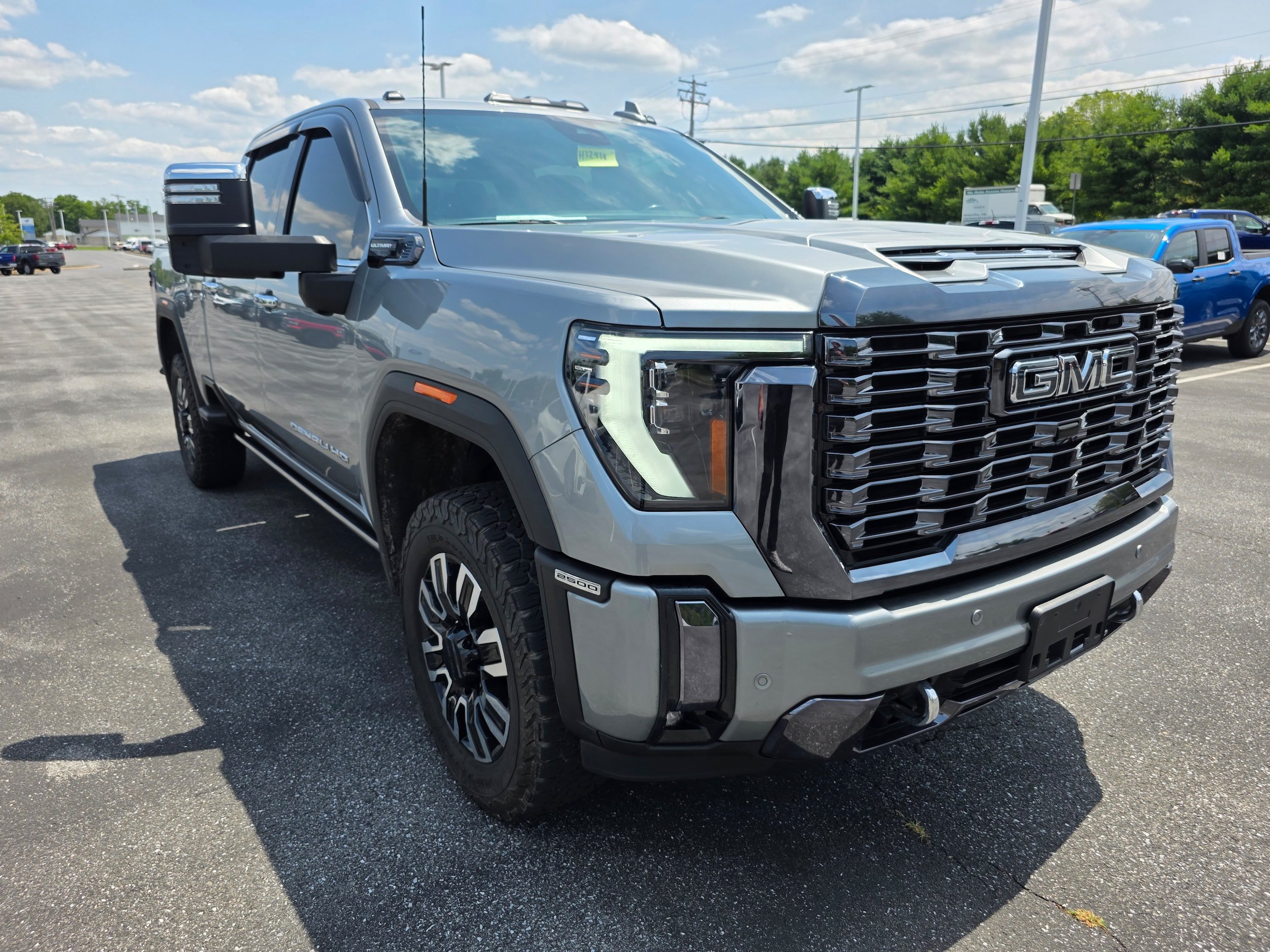 Used 2024 GMC Sierra 2500 Denali Ultimate AWD/4WD image 7