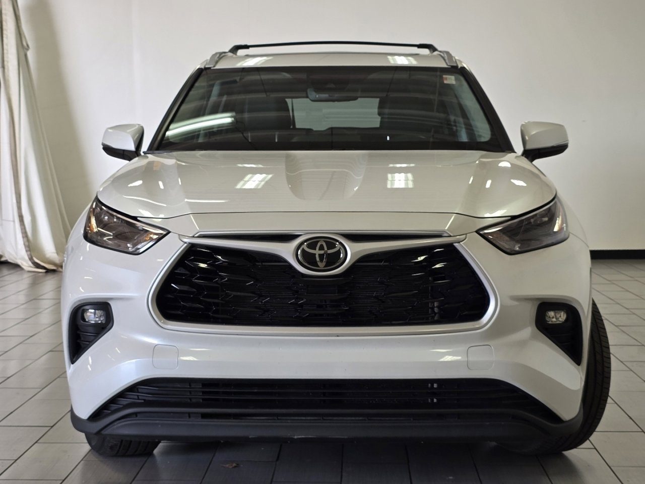 Used 2023 Toyota Highlander XLE AWD/4WD image 12