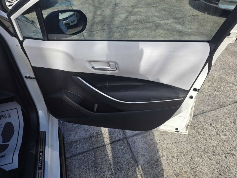 Used 2021 Toyota Corolla SE image 17