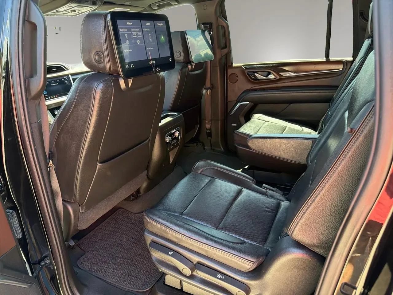 Used 2021 GMC Yukon XL Denali w/ Denali Premium Package RWD image 23