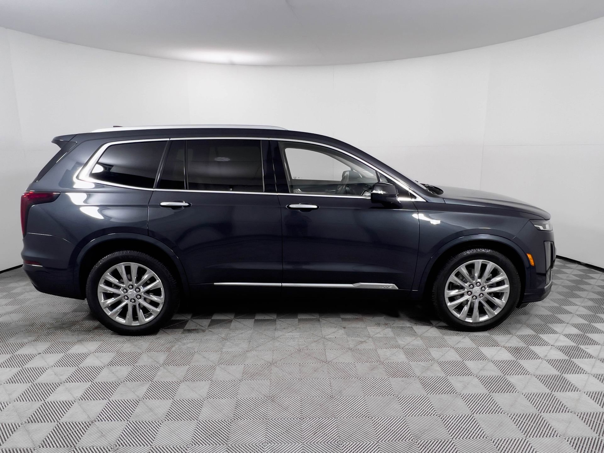 Used 2022 Cadillac XT6 Premium Luxury image 8