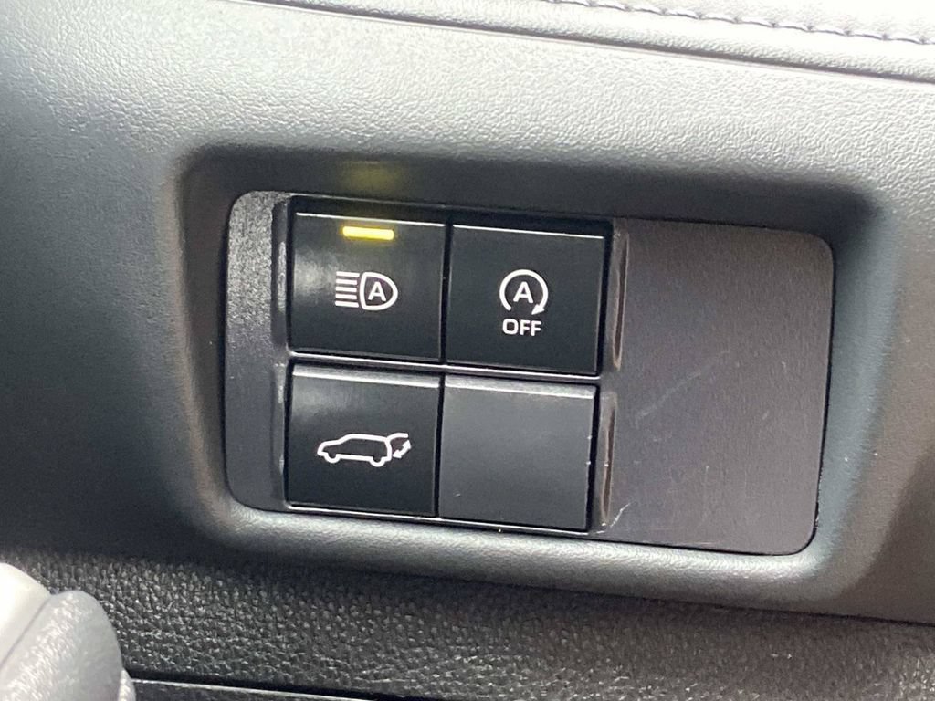 Used 2023 Toyota Highlander LE FWD image 28
