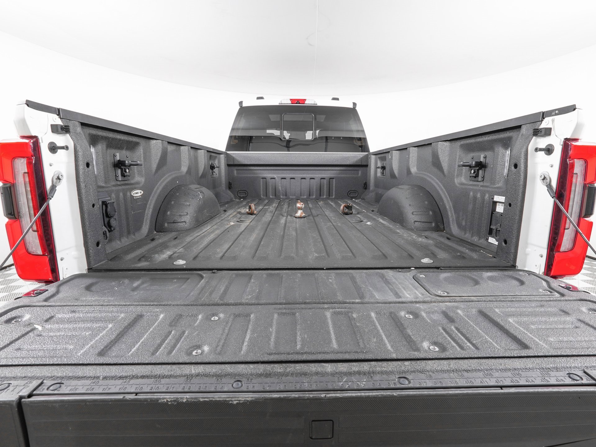 Used 2023 Ford F450 Platinum w/ FX4 Off-Road Package image 7