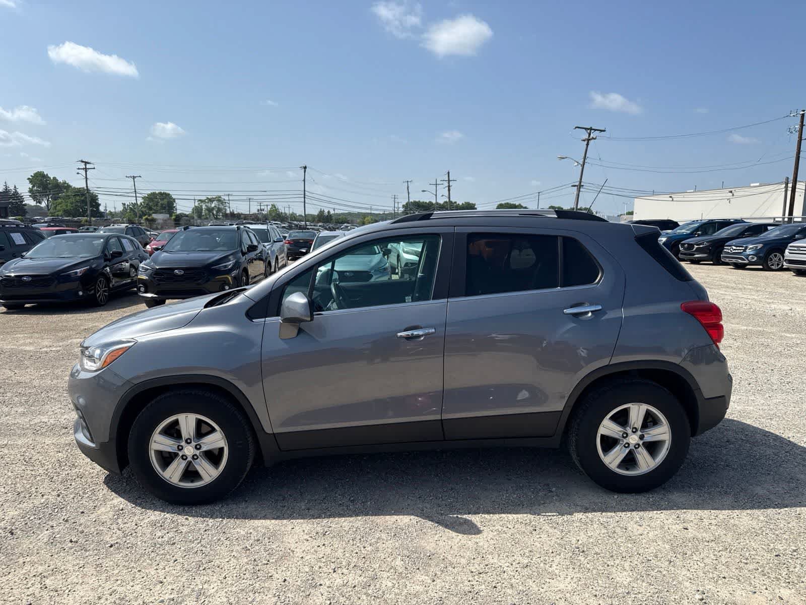 Used 2020 Chevrolet Trax LT w/ LT Convenience Package FWD image 12