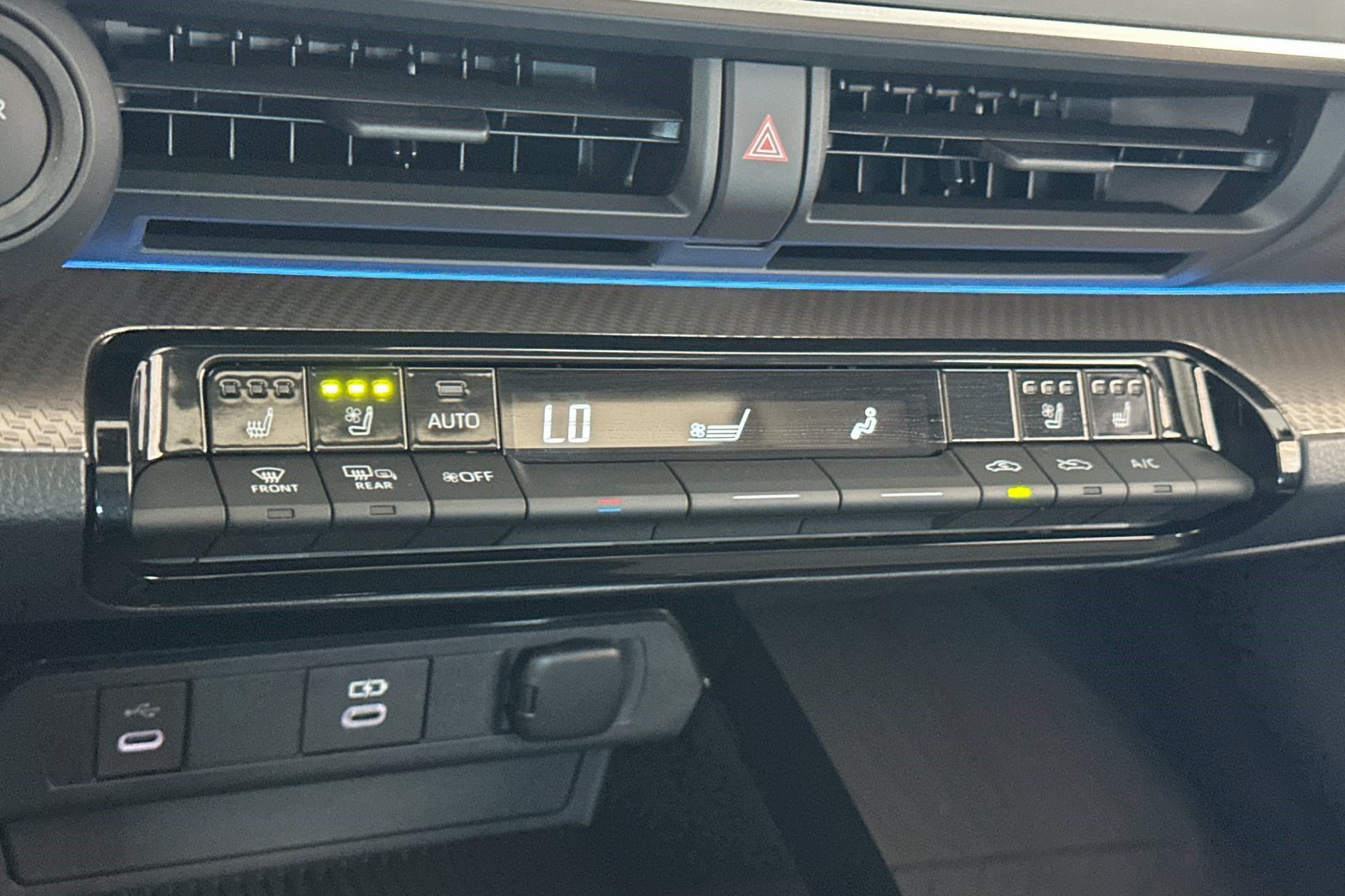 New 2026 Toyota Prius Limited AWD/4WD image 17
