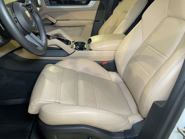 Certified 2026 Porsche Cayenne Coupe AWD/4WD image 5