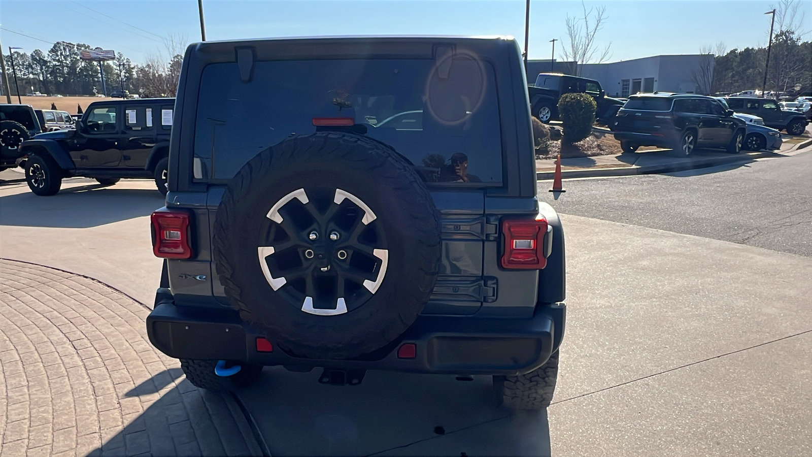 Used 2025 Jeep Wrangler Unlimited Rubicon 4xe w/ Convenience Group image 9