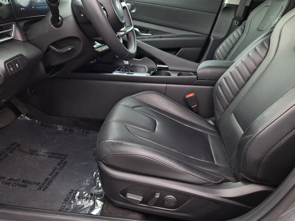 Certified 2024 Hyundai Elantra Limited FWD image 11