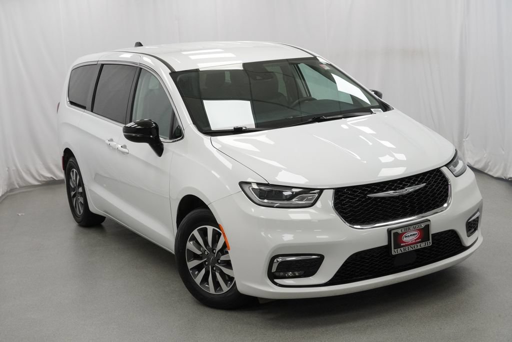 Used 2024 Chrysler Pacifica Limited FWD image 8