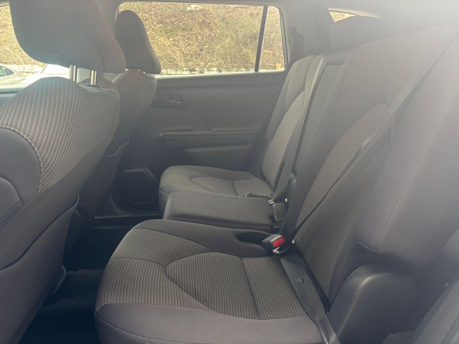 Used 2025 Toyota Highlander LE image 27