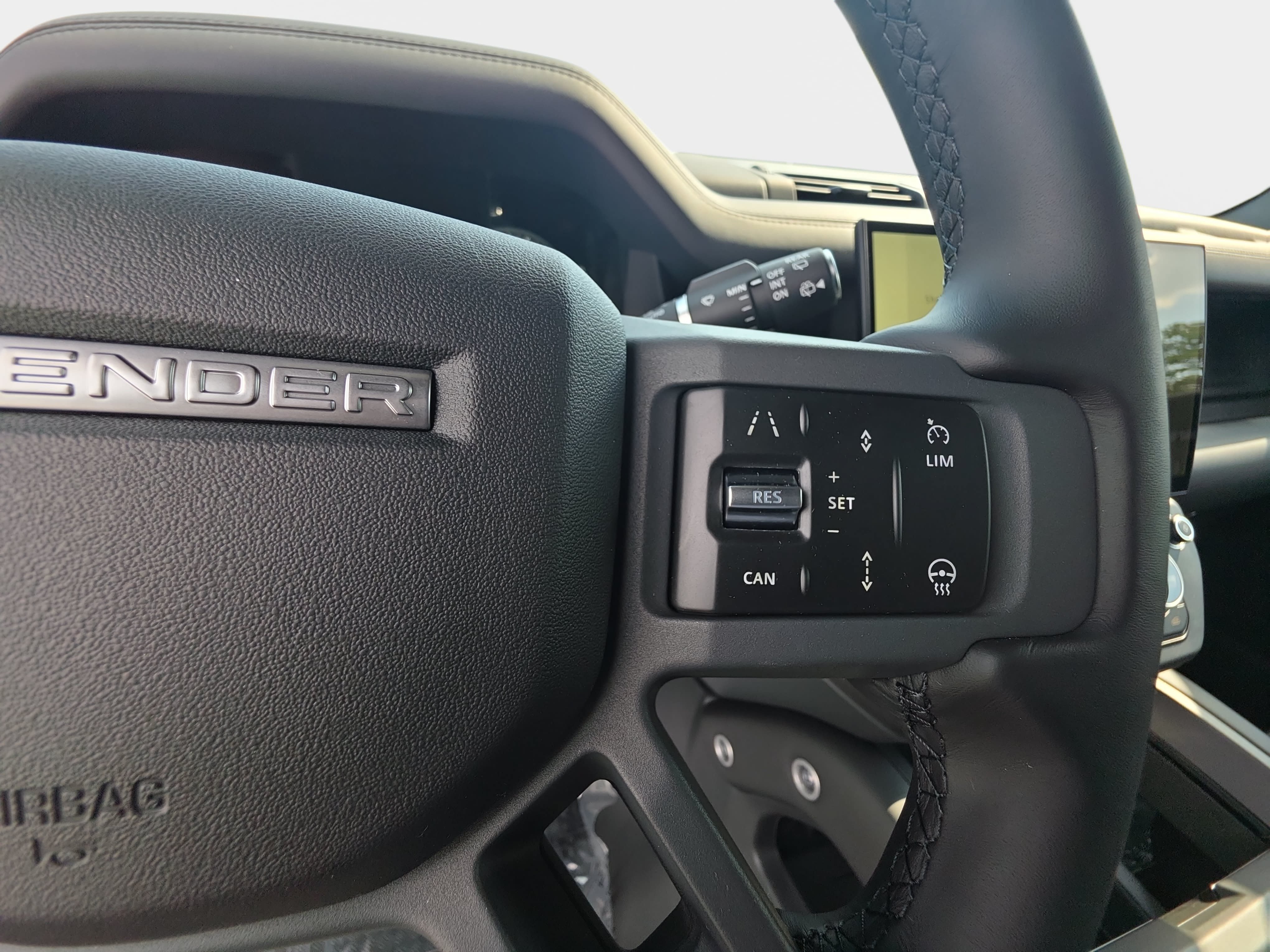 New 2026 Land Rover Defender 110 X-Dynamic SE AWD/4WD image 17