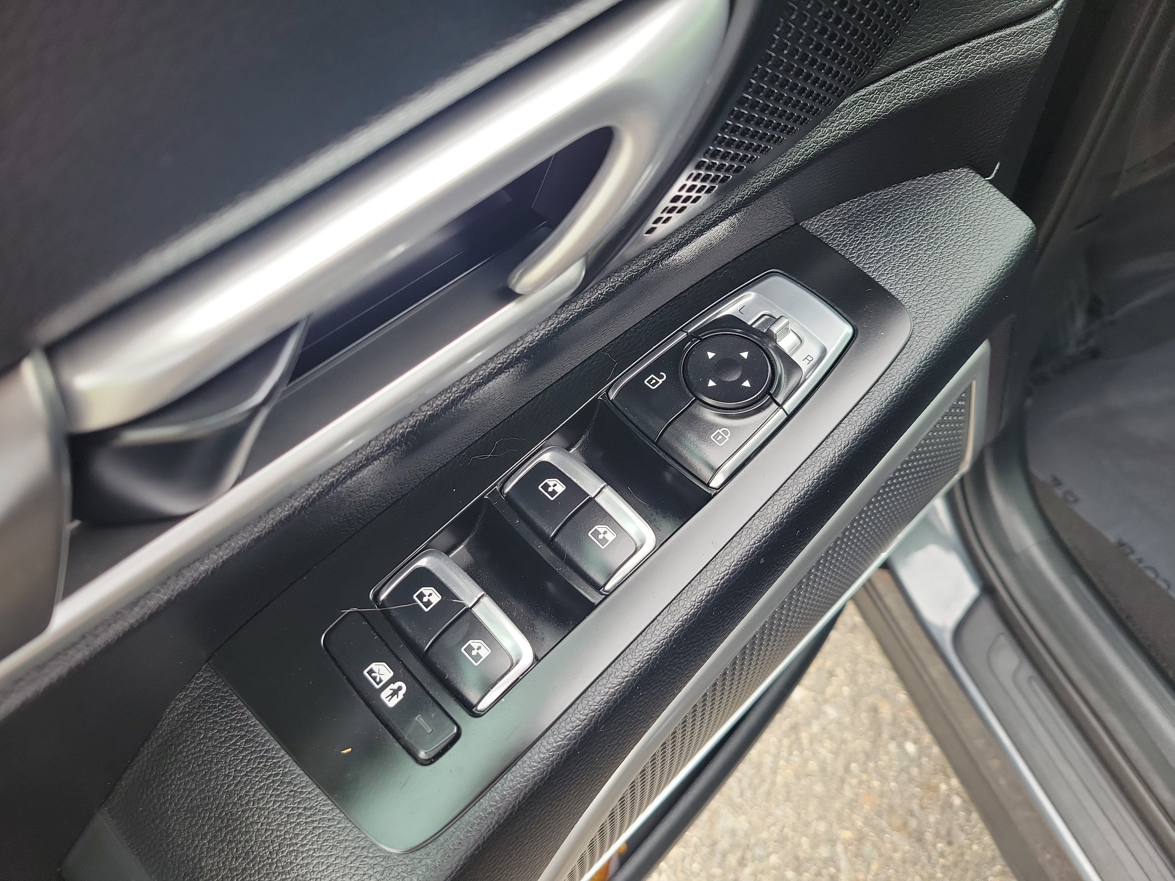 Used 2020 Kia Telluride LX FWD image 21