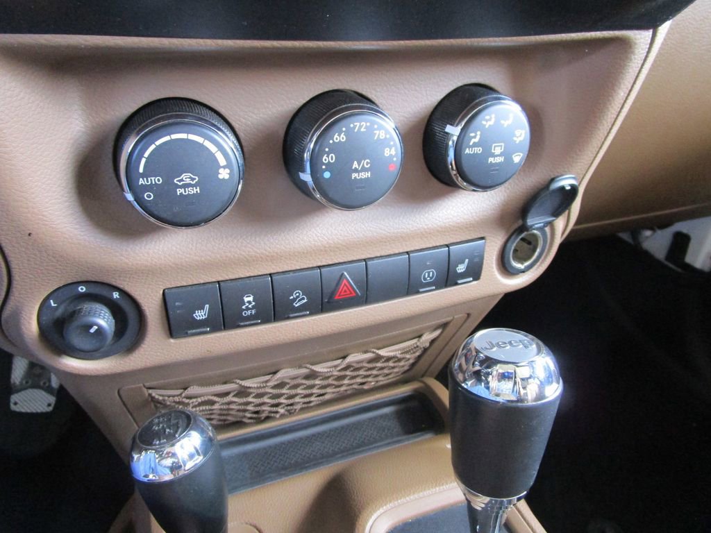 Used 2017 Jeep Wrangler Unlimited Sahara w/ Connectivity Group image 35