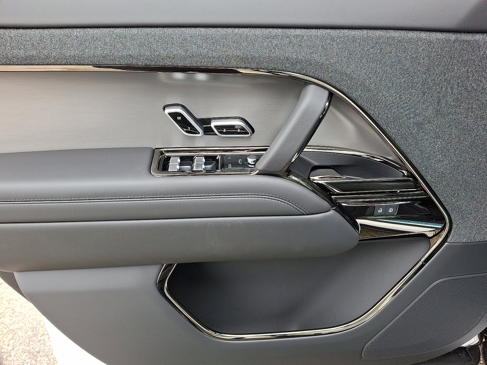 New 2026 Land Rover Range Rover Sport SE image 4