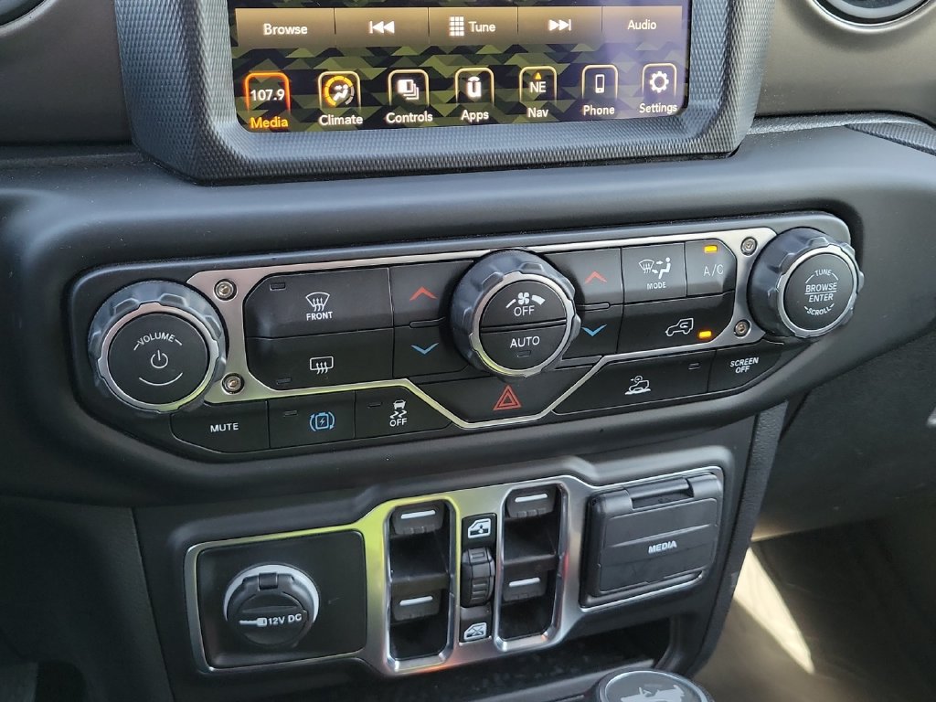Used 2023 Jeep Wrangler Unlimited w/ Sun & Screen Package AWD/4WD image 17
