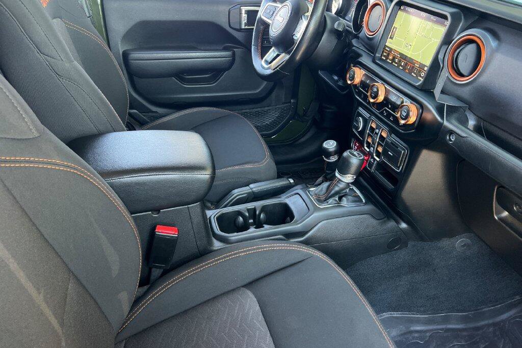 Used 2023 Jeep Gladiator Mojave w/ Cold Weather Group AWD/4WD image 15