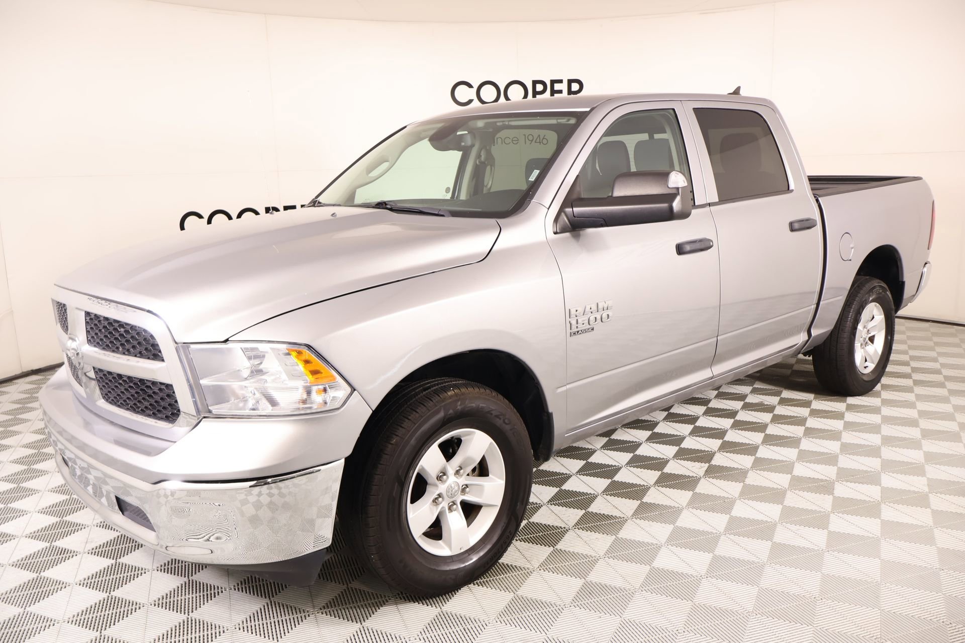 Used 2023 RAM 1500 Classic SLT w/ Trailer & Traction Group AWD/4WD image 10