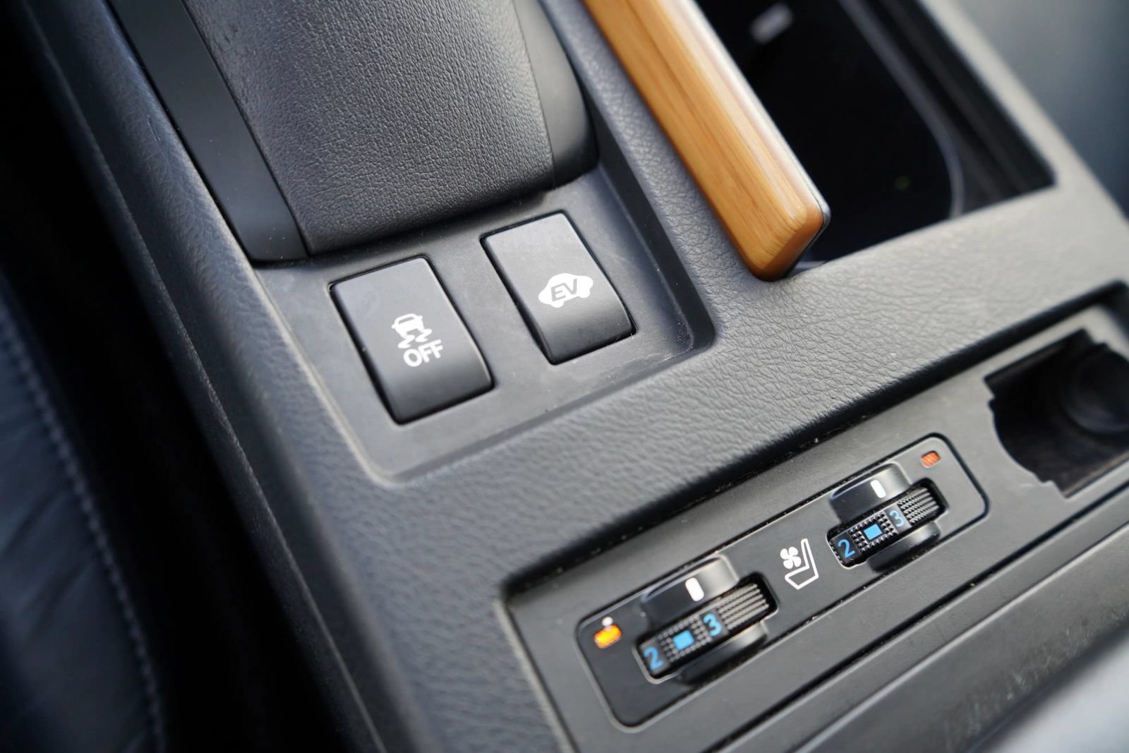 Used 2014 Lexus RX 450h FWD image 12