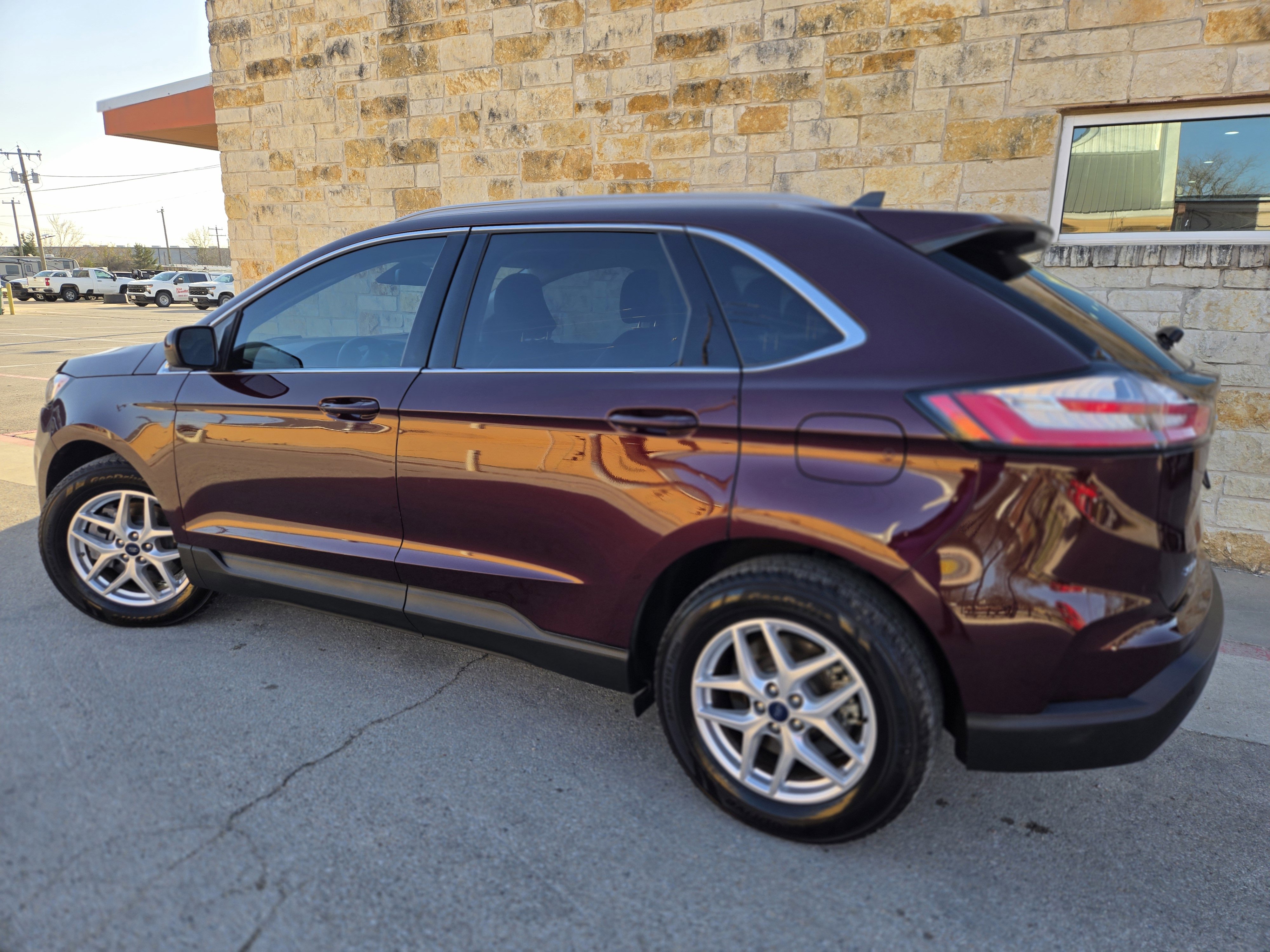 Used 2022 Ford Edge SEL w/ Convenience Package image 3