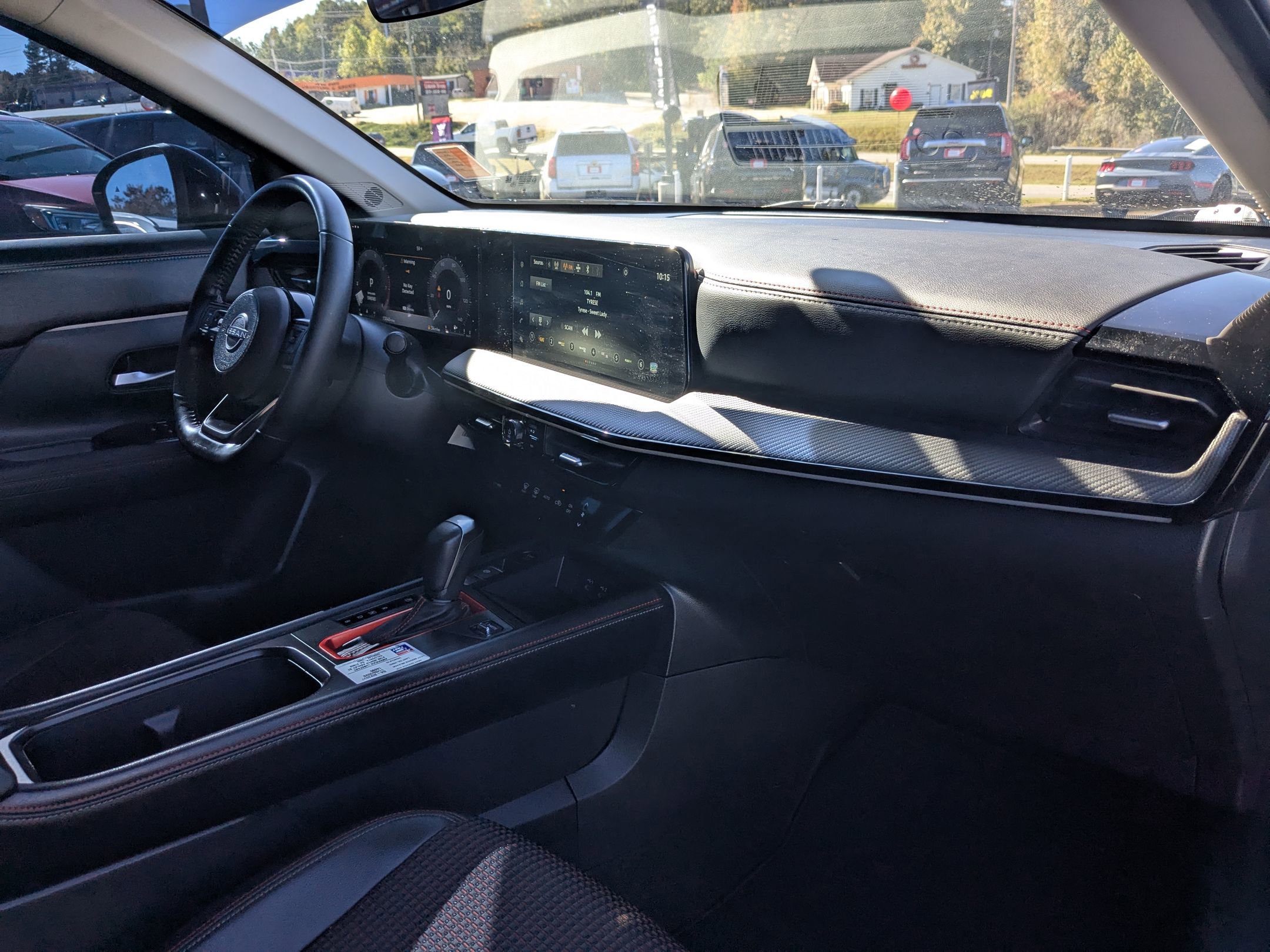 Used 2025 Nissan Kicks SR w/ Illumination Package image 27