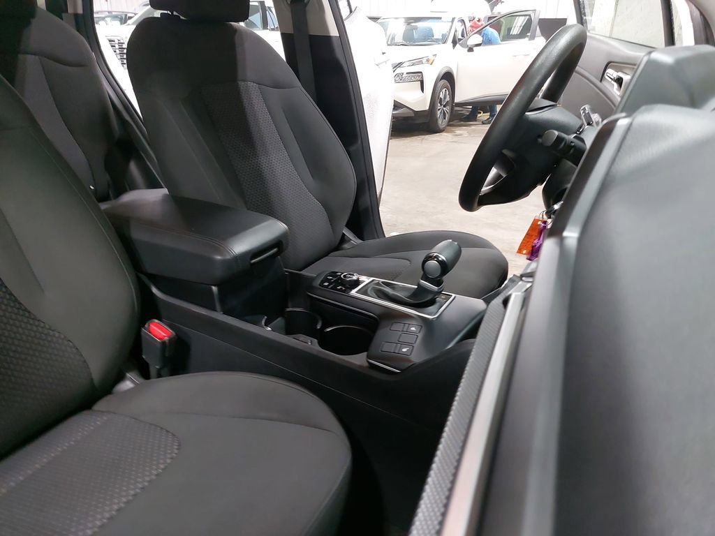 Used 2025 Kia Sportage LX image 10