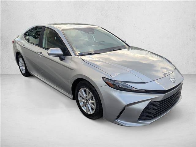 Used 2025 Toyota Camry LE FWD image 3