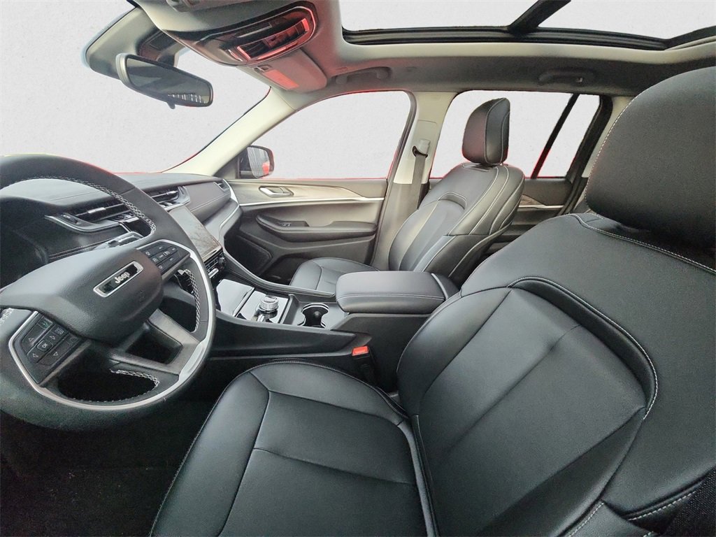 Used 2023 Jeep Grand Cherokee Limited image 6