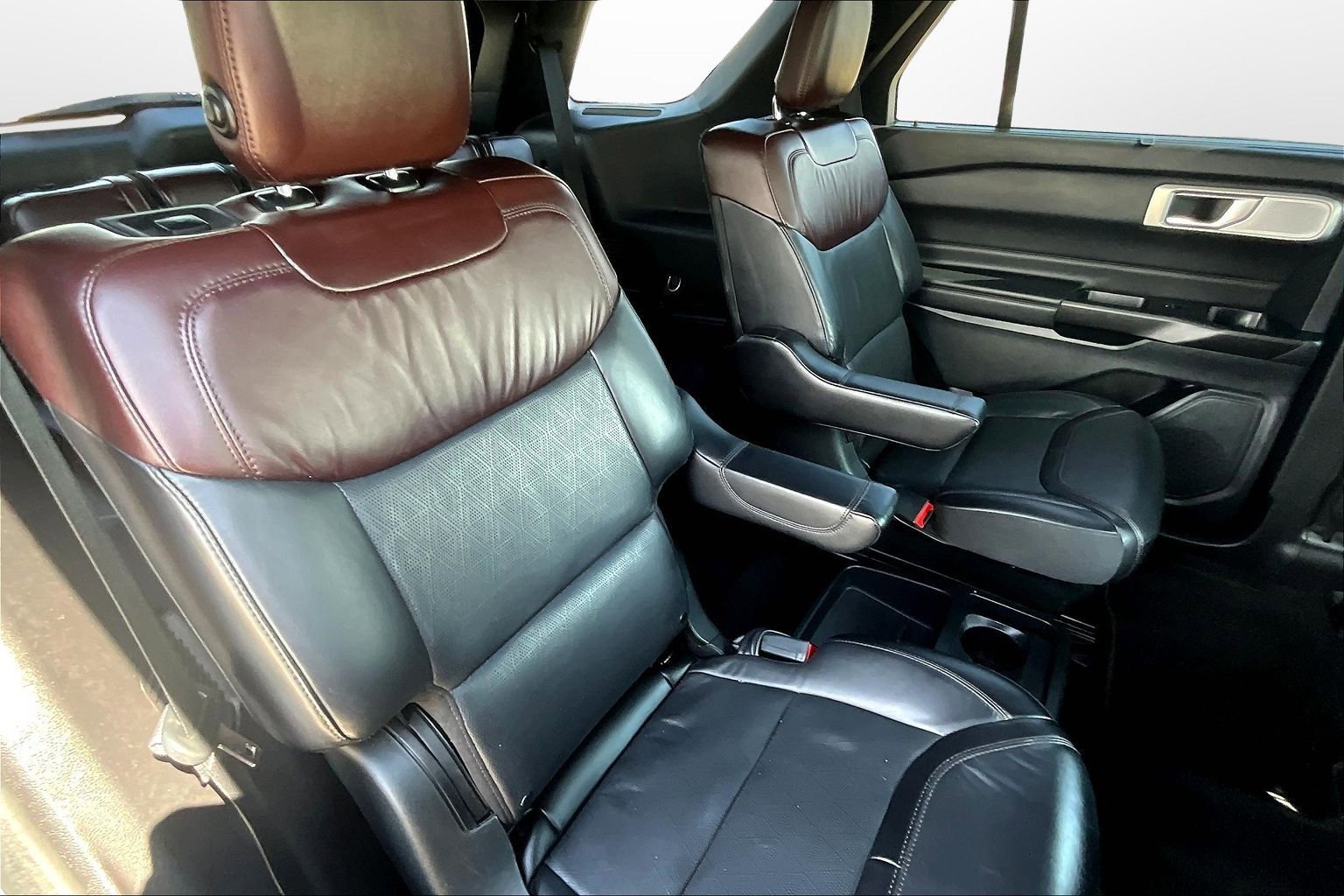 Used 2020 Ford Explorer Platinum w/ Premium Technology Package image 17